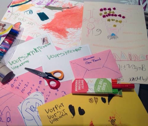 kleinkinderen en kinderen knutselen voor sinterklaas